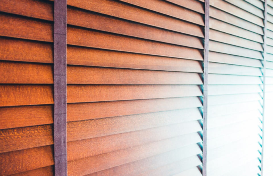 Деревянные жалюзи из ценных пород: роскошь и стиль