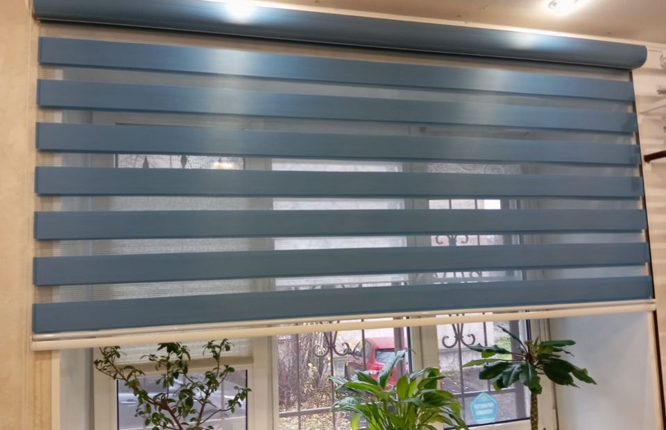 Рулонная штора Зебра Стандарт синий в кассете