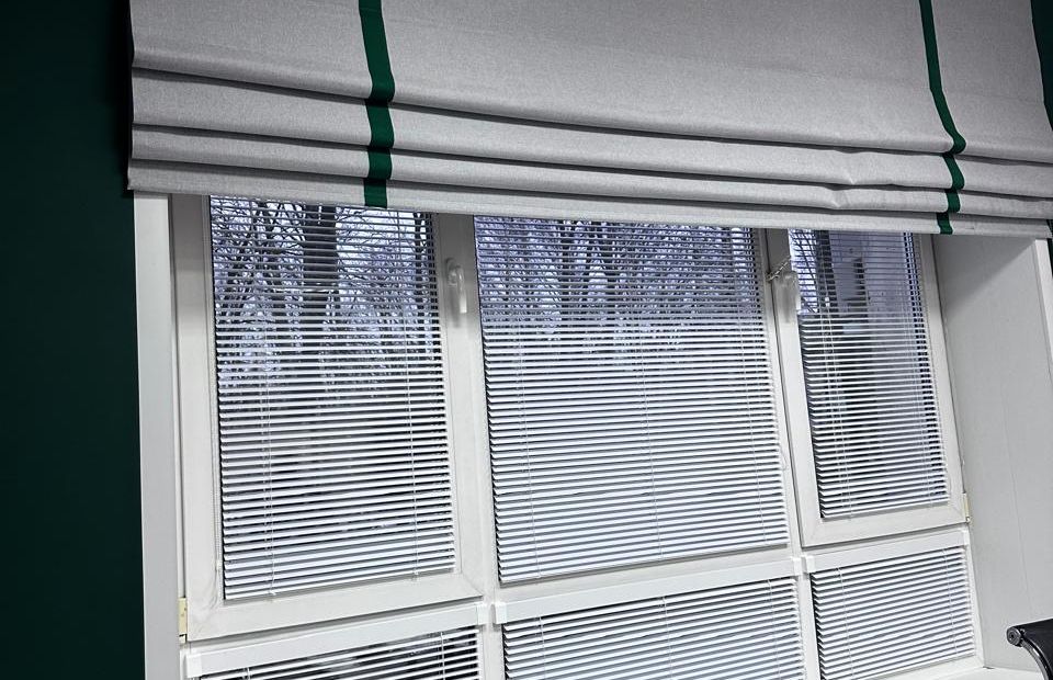 Римская штора блэкаут с окантовкой