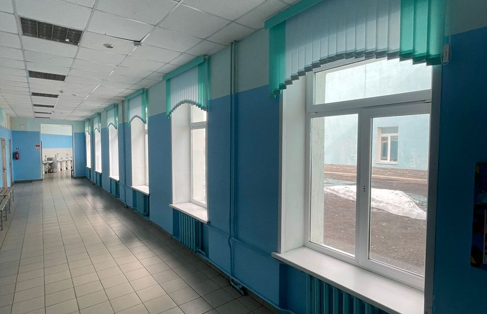 Вертикальные арки в коридор школы