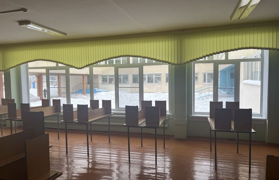 Вертикальные арки в столовую из ткани Лайн лимонный