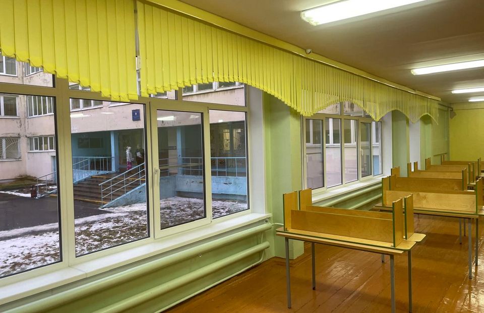 Вертикальные арки в столовую из ткани Лайн лимонный