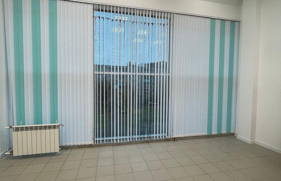 Вертикальные жалюзи в аптеку в Торговый центр