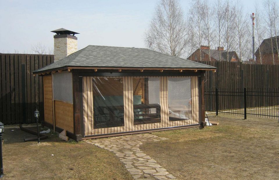 Вертикальная маркиза на беседке